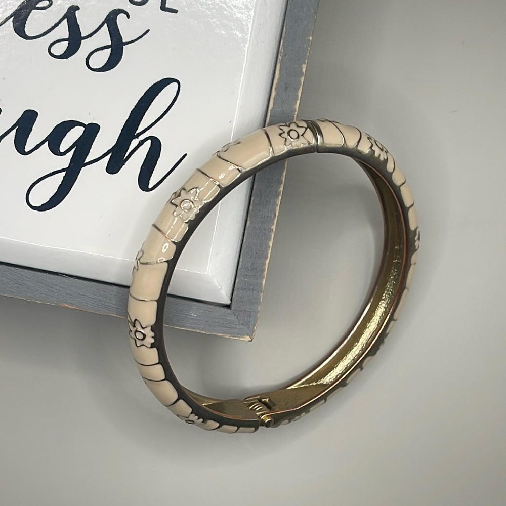 Beige Floral Bracelet